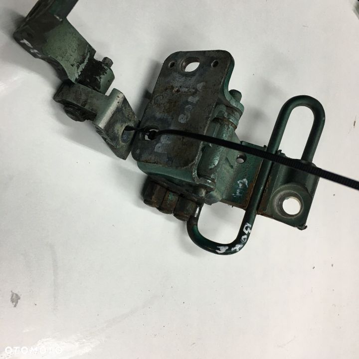 ZAWIAS DRZWI PRAWY PRZÓD VW BORA - 2