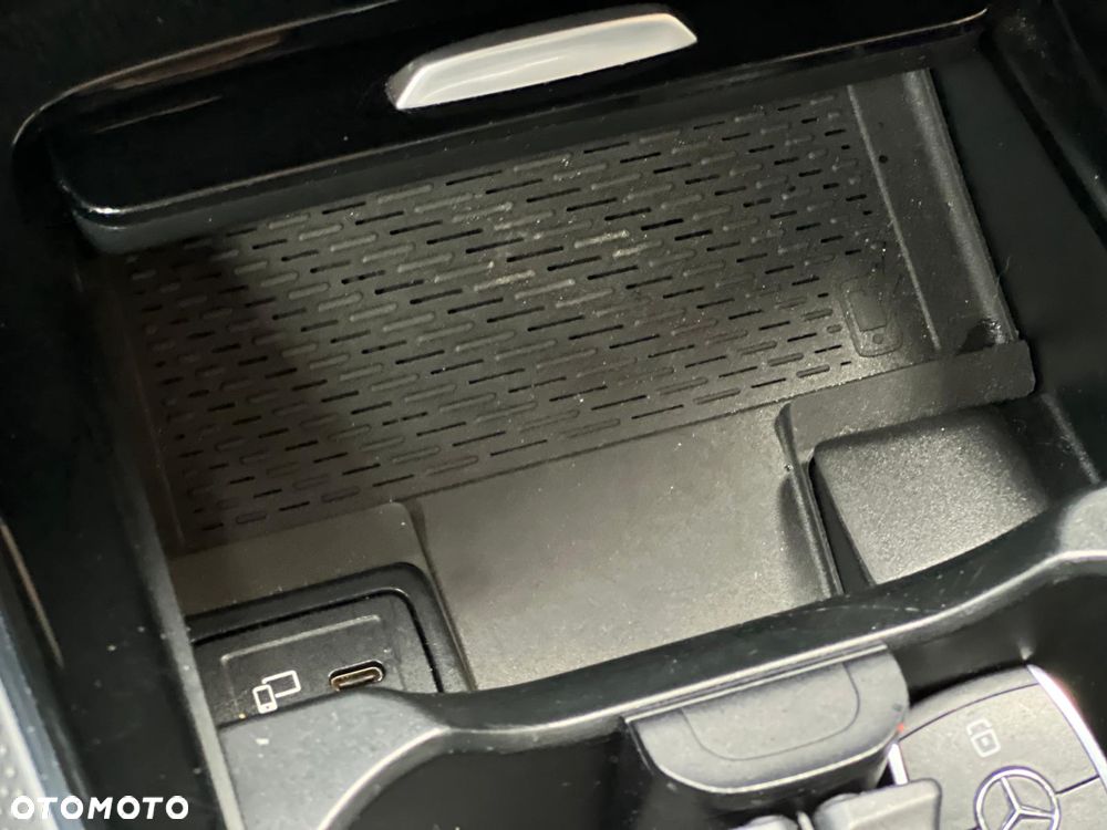 Mercedes-Benz GLB 200 Style 7G-DCT - 34
