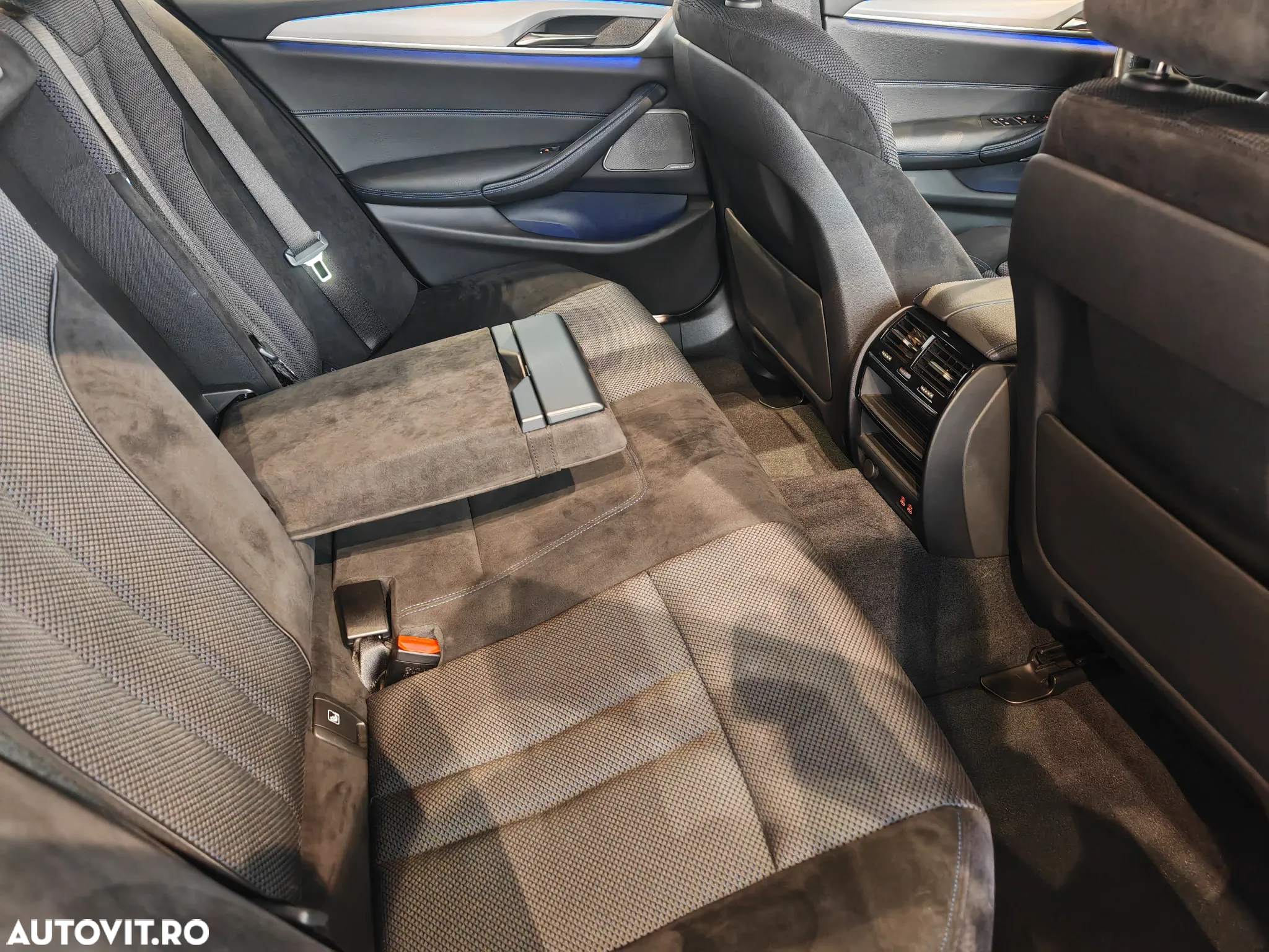 BMW Seria 5 520d xDrive AT - 11