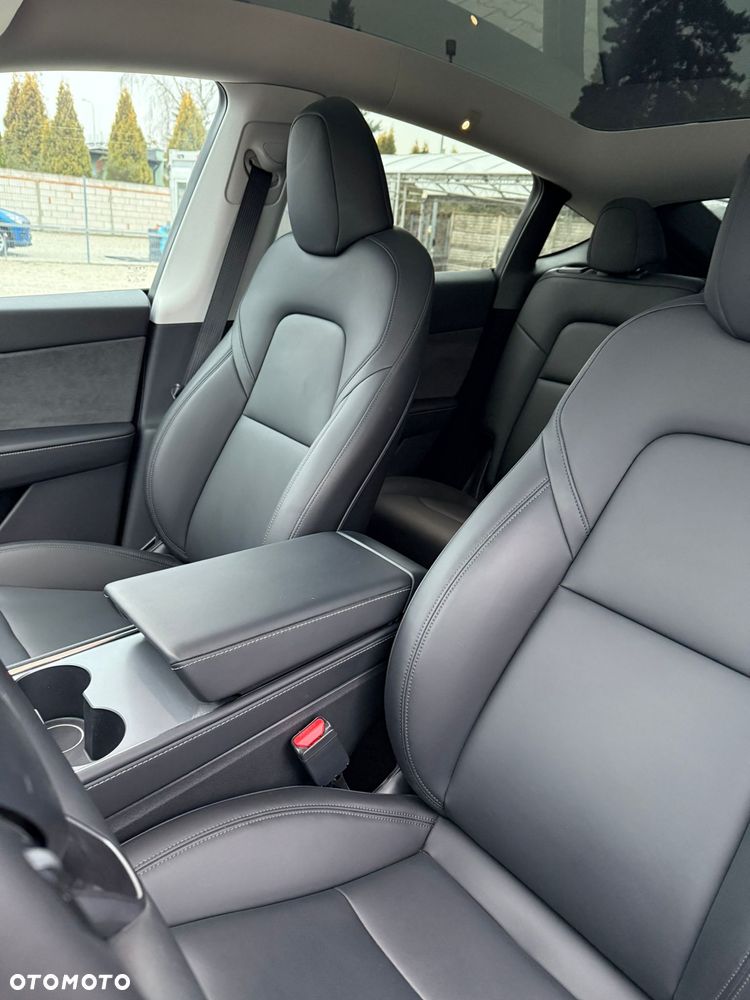 Tesla Y Long Range Dual Motor AWD - 16