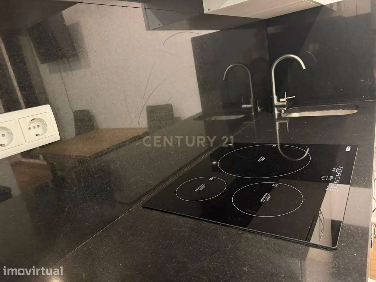 T1 Remodelado Junto ao Fórum Madeira com Estacionamento - Grande imagem: 5/15
