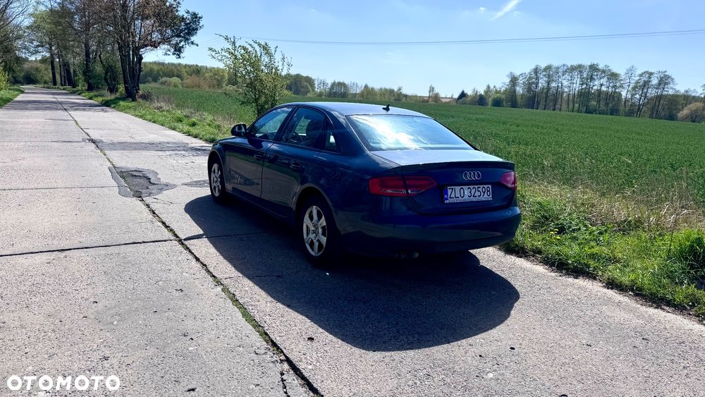 Audi A4 Limousine - 14