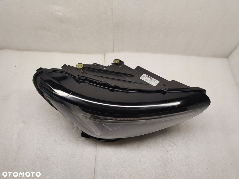 volvo xc40 lift full led lampa prawy przód 32133832 - 2