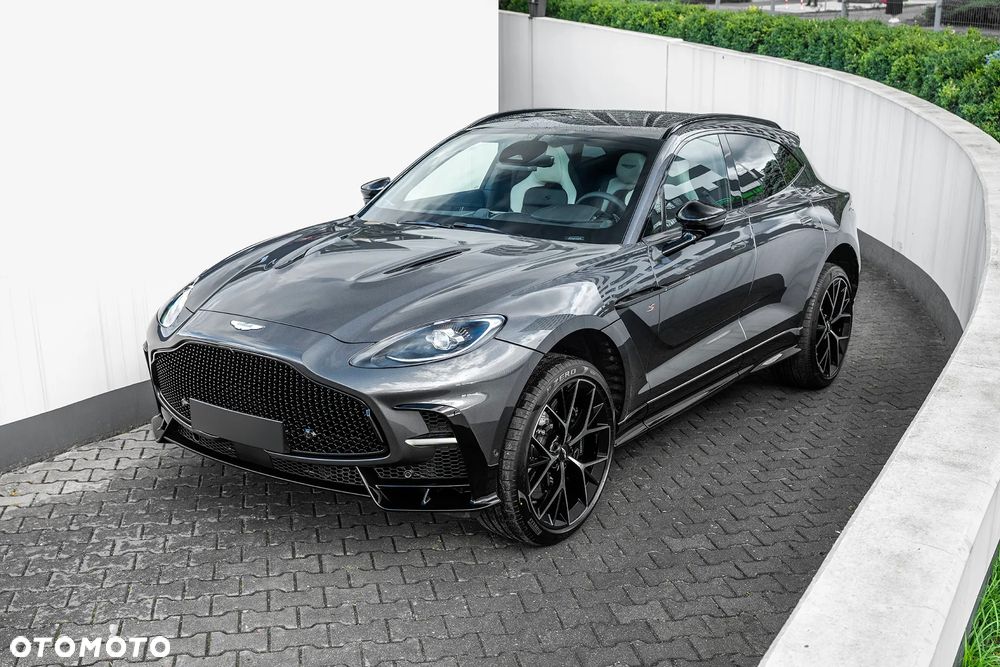 Aston Martin DBX707