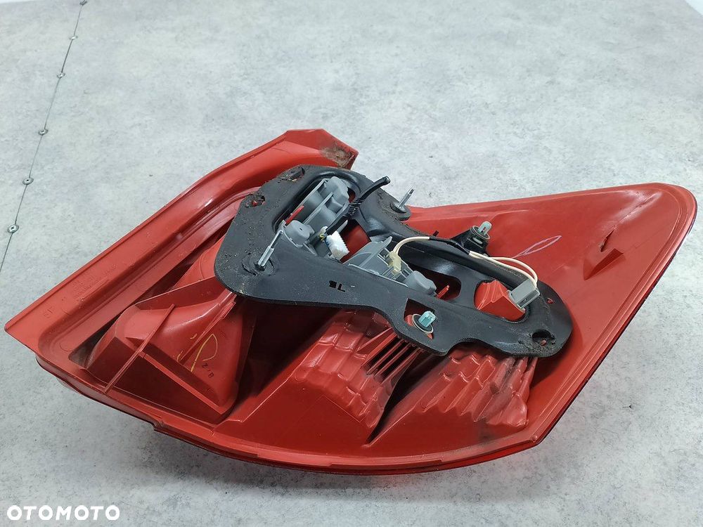 LAMPA TYLNA LEWA TOYOTA AURIS I HATCHBACK 5D - 5