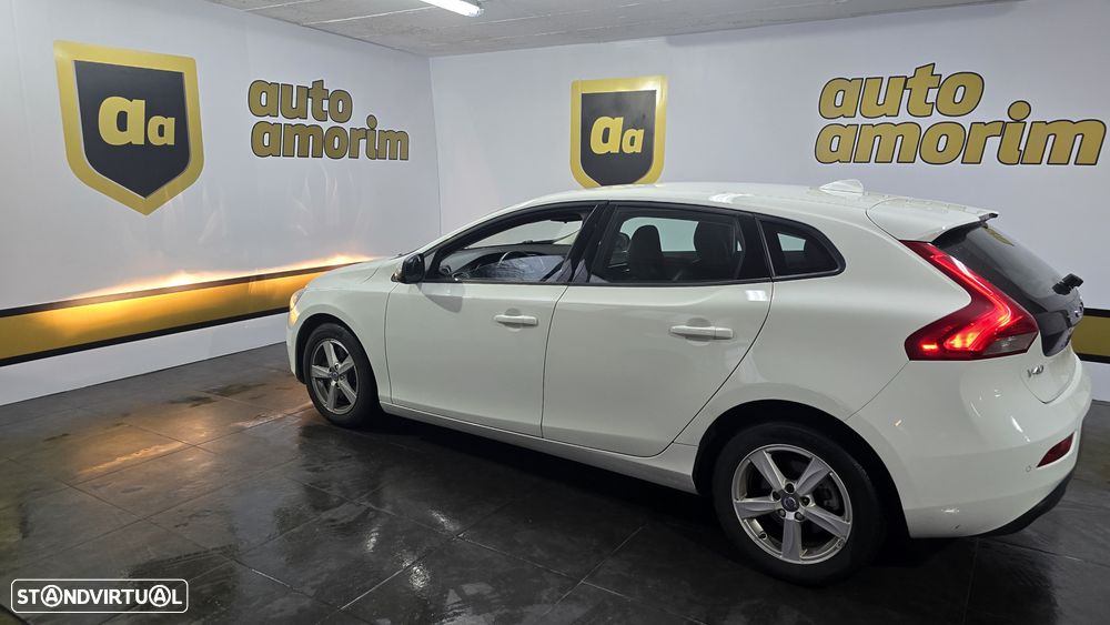 Volvo V40 2.0 D2 Momentum Geartronic - 10