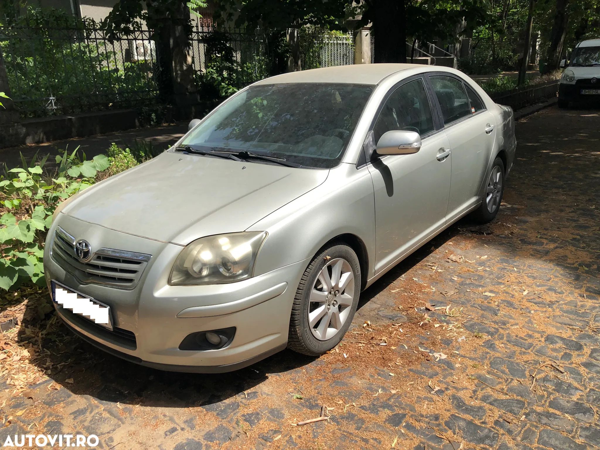 Dezmembrez Toyota Avensis 1.8 benzina 2007 - 1