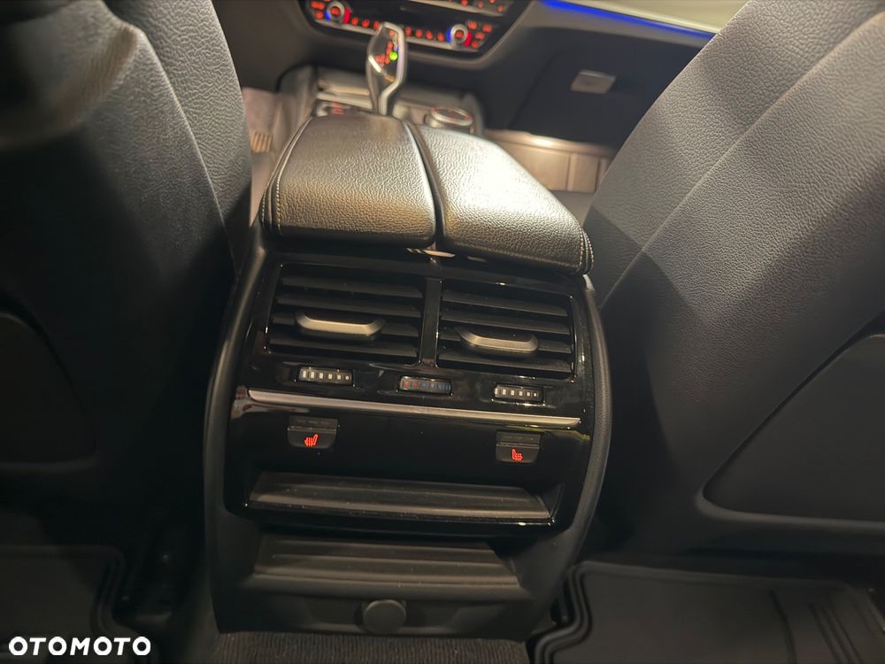 BMW Seria 5 530d xDrive Sport Line sport - 39