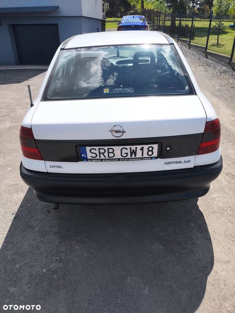 Opel Astra 1.4 GL - 2