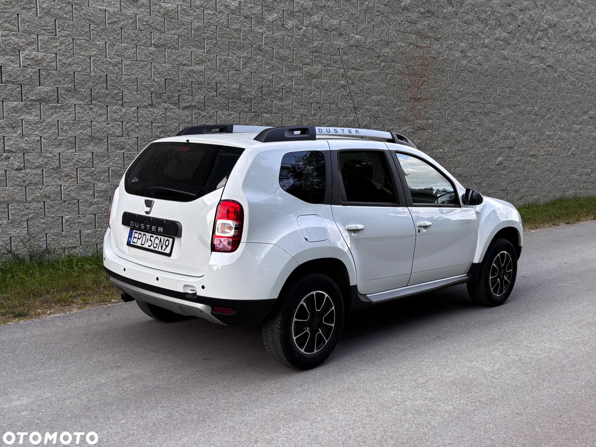 Dacia Duster 1.6 SCe Blackshadow S&S - 5