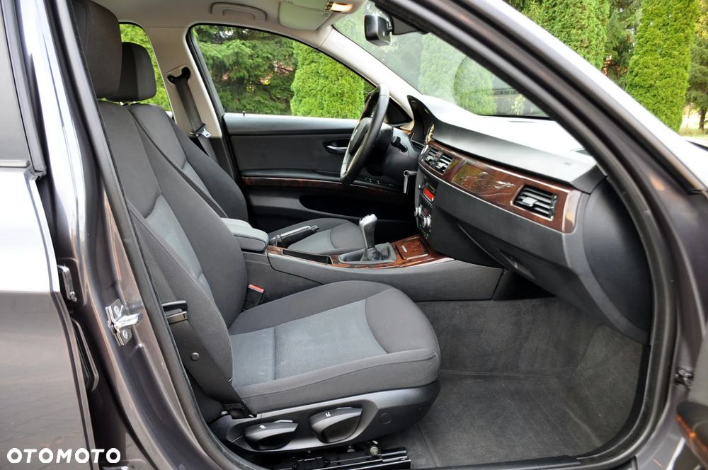 BMW Seria 3 318i - 17