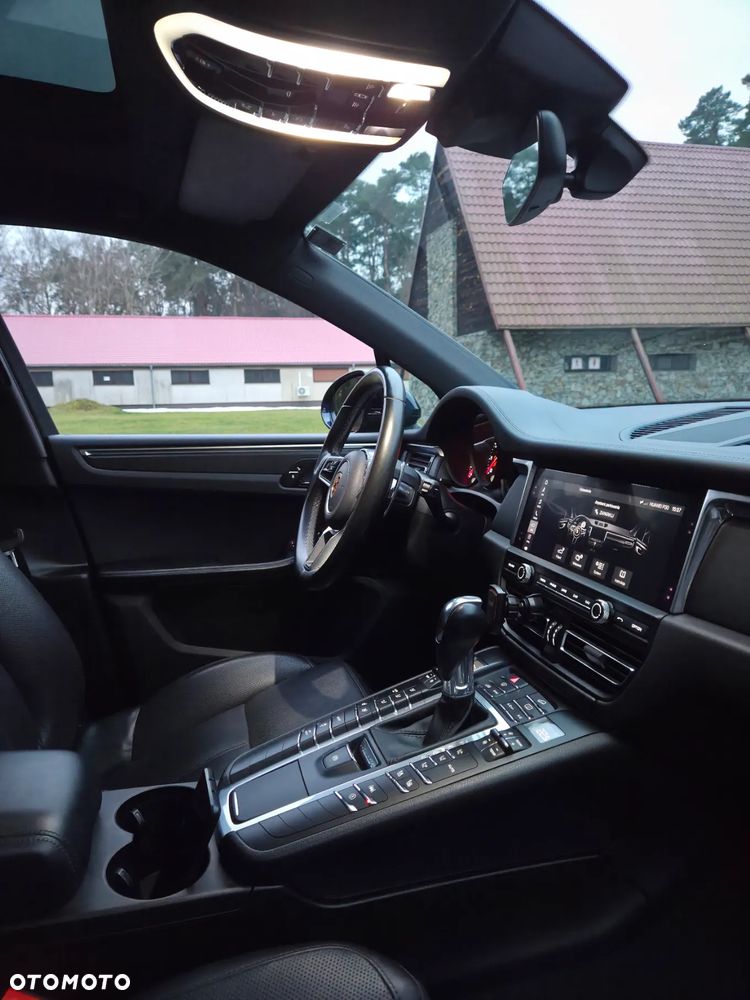 Porsche Macan - 24