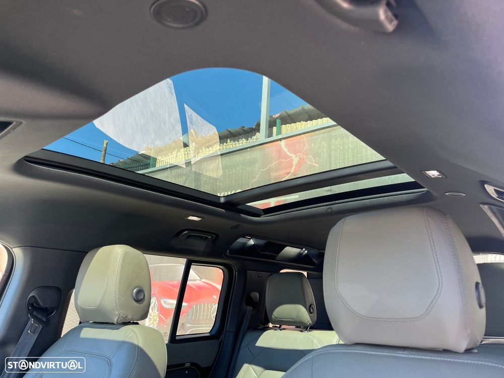 Land Rover Defender 2.0 P400e 110 AWD SE - 38