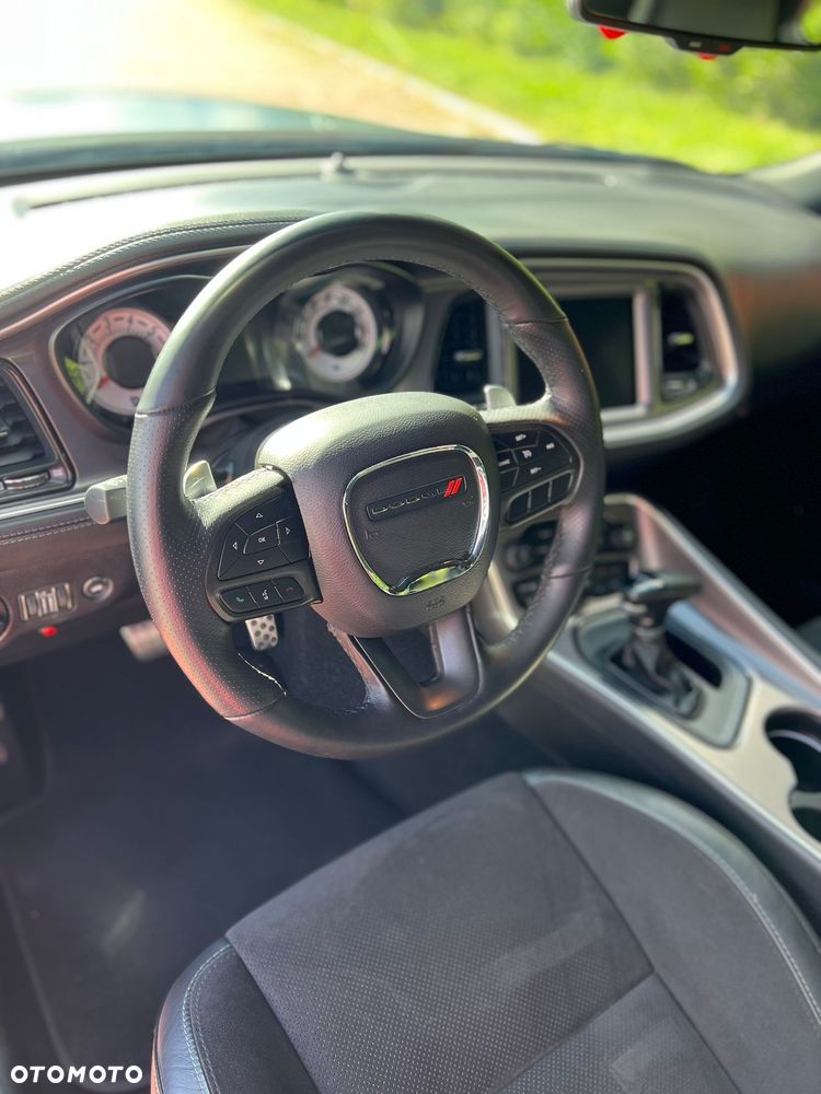 Dodge Challenger - 17
