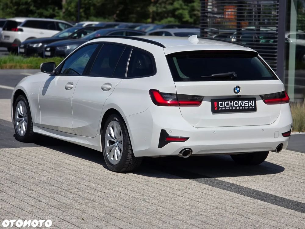 BMW Seria 3 318i Sport - 8