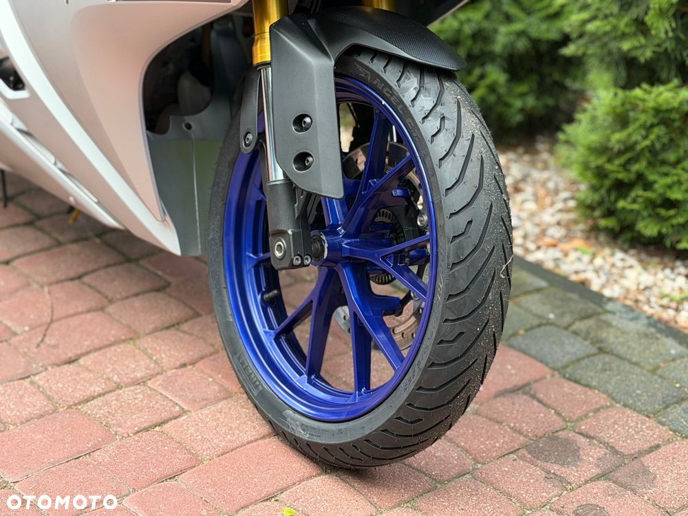Yamaha YZF - 22