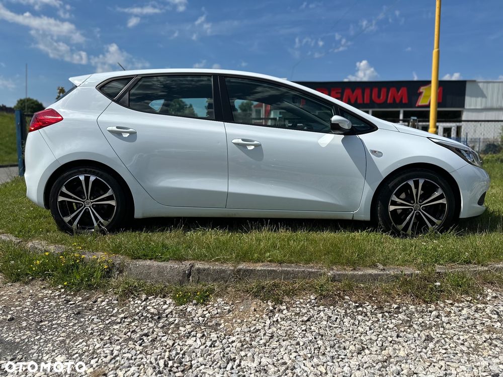 Kia Ceed - 11