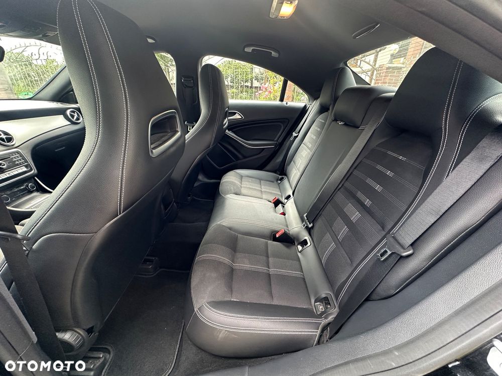 Mercedes-Benz CLA 200 7G-DCT Urban - 11