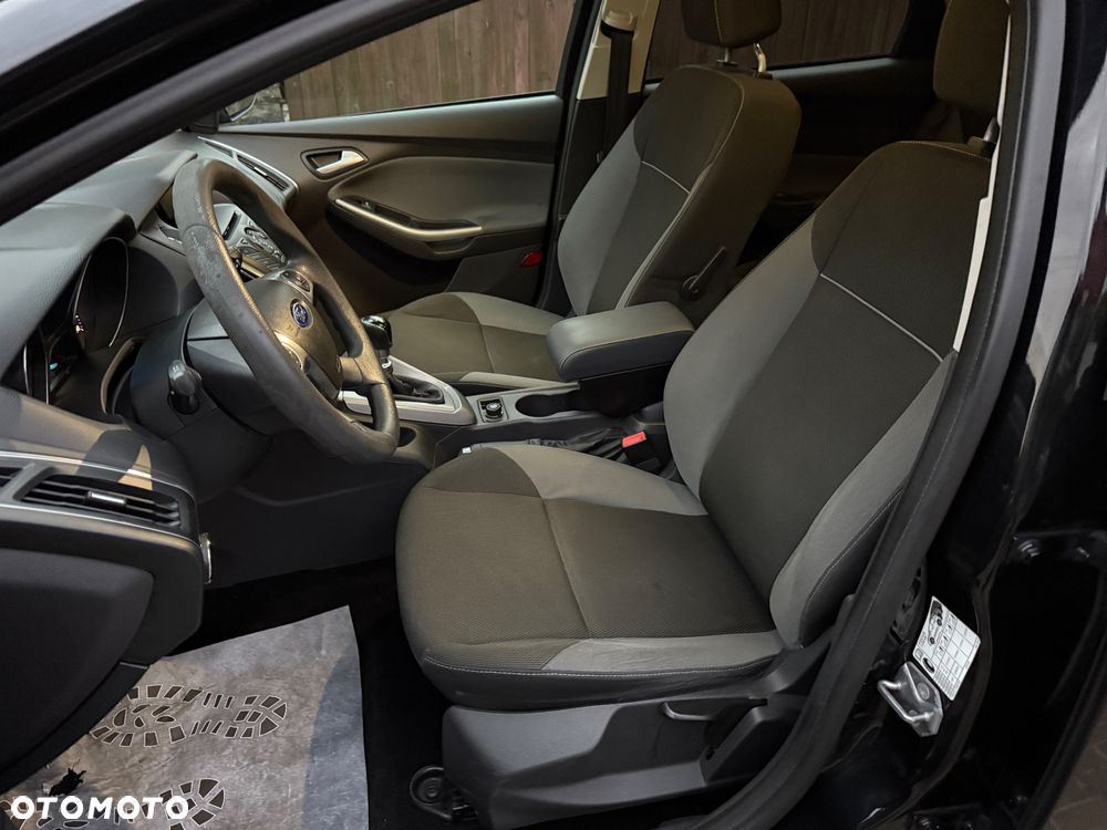 Ford Focus SW 1.6 TDCi DPF Champions Edition - 23