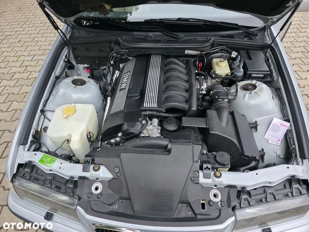 BMW Seria 3 320i - 31