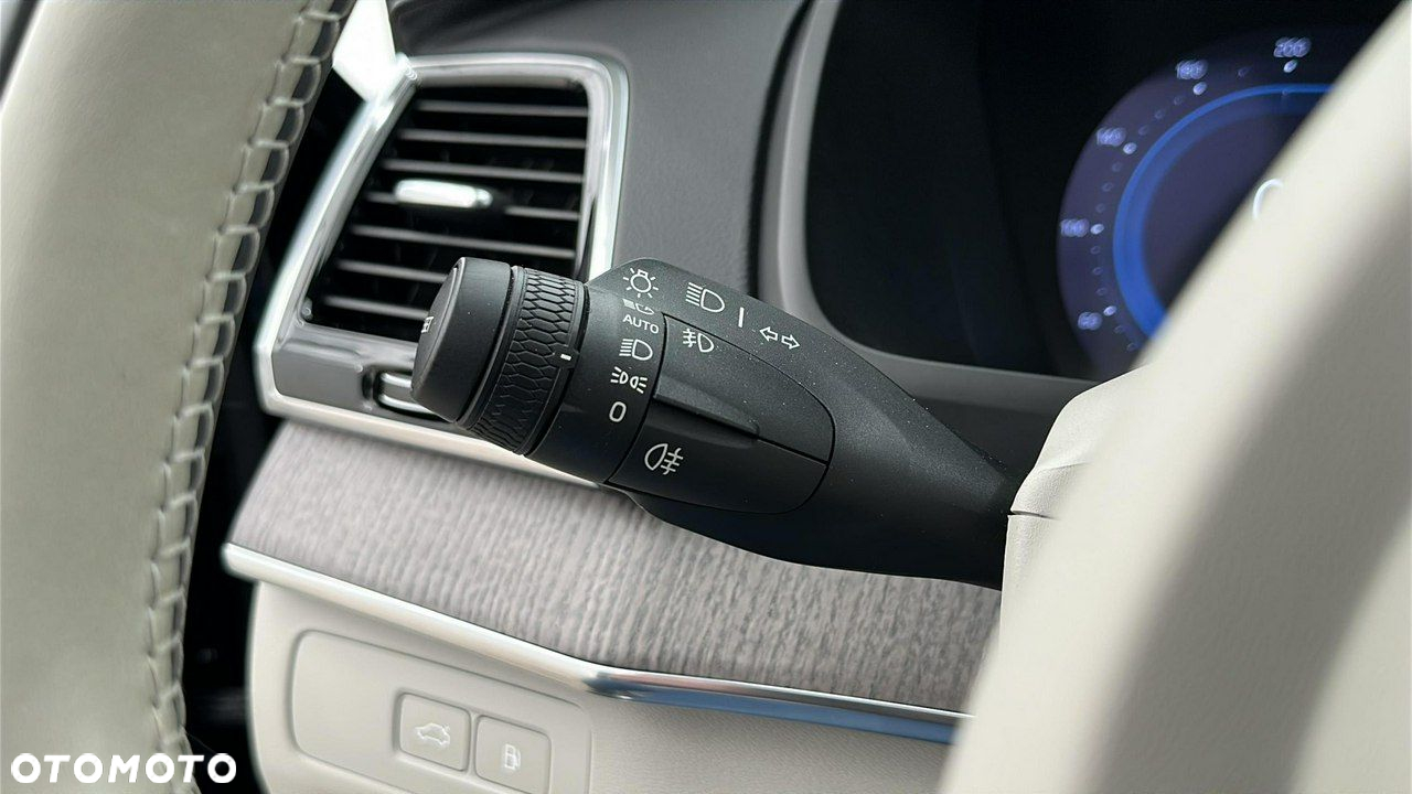 Volvo XC 90 T8 AWD Plug-In Hybrid Ultimate Dark 7os - 25