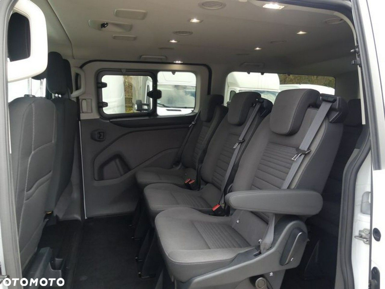 Ford Tourneo Custom - 14