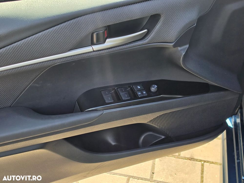 Toyota Camry - 12