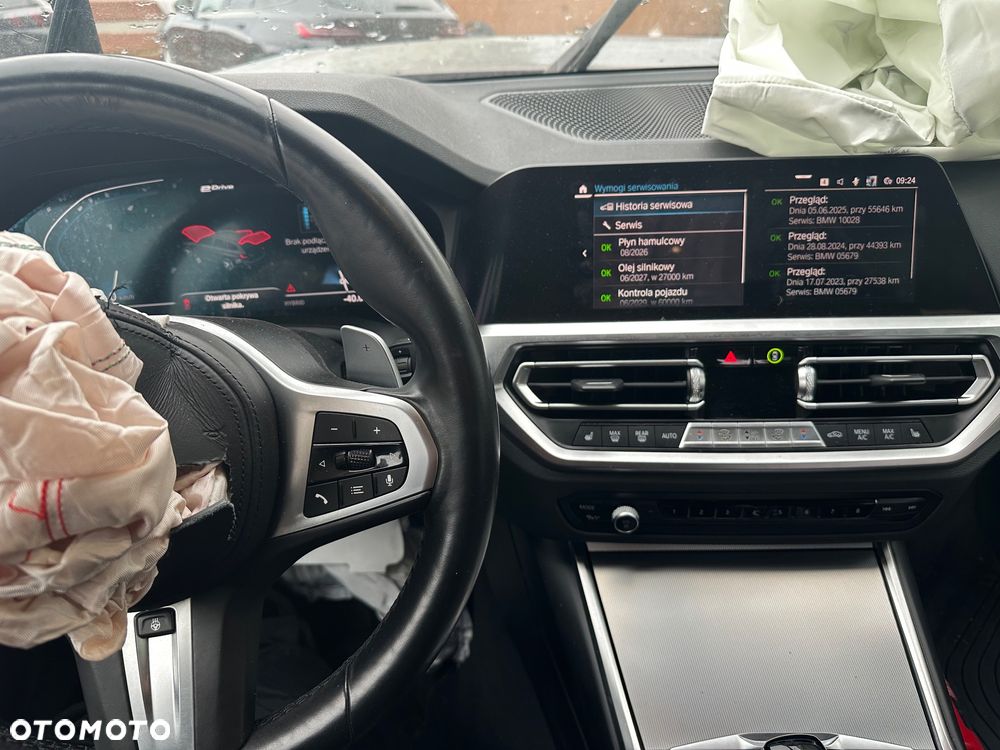 BMW Seria 3 330e PHEV M Sport - 14