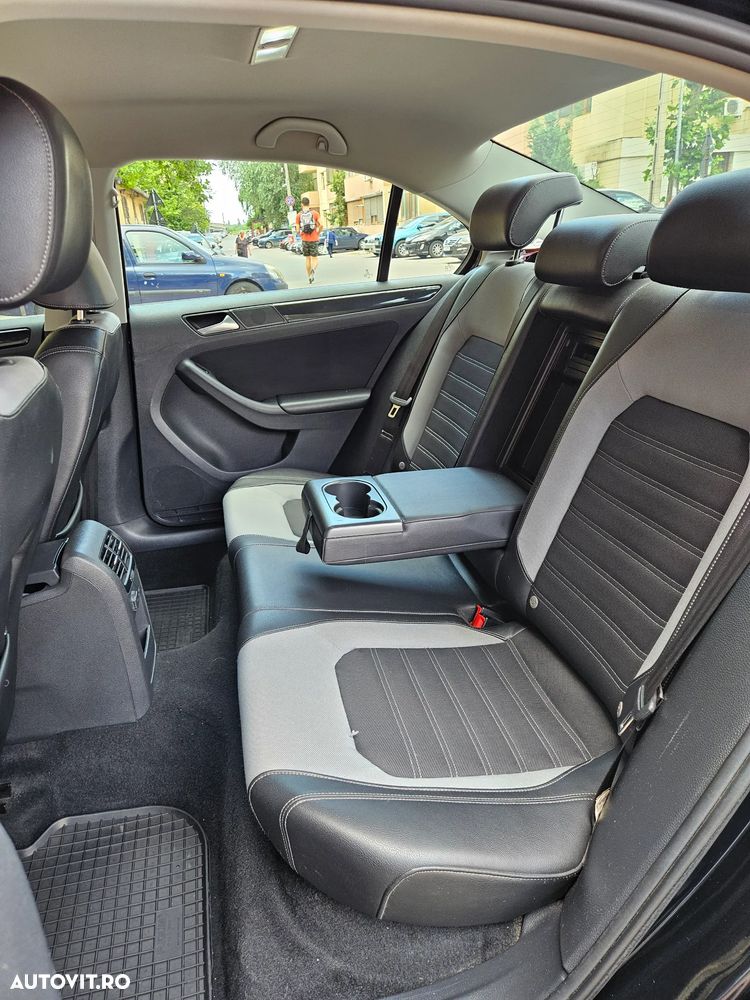 Volkswagen Jetta 2.0 TDI DSG Comfortline - 14