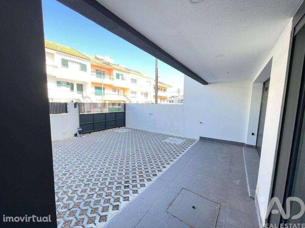 Casa / Villa T5 em Corroios de 120,00 m2 - Grande imagem: 4/27