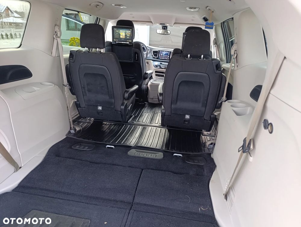 Chrysler Pacifica - 17