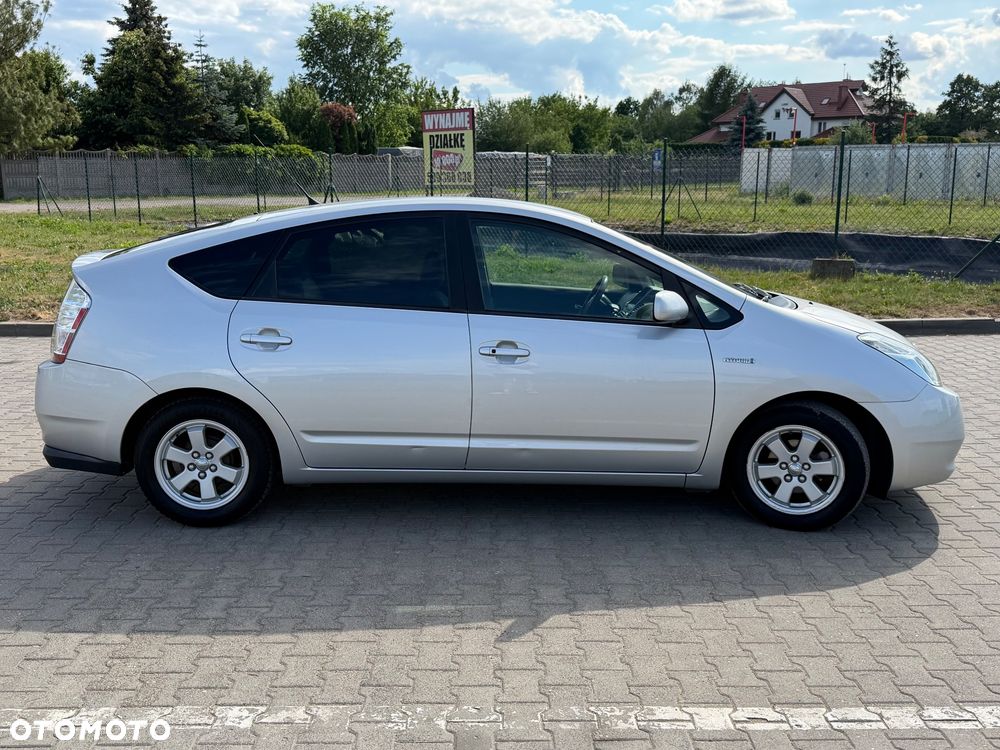 Toyota Prius 1.5 VVT-i Prestige - 4