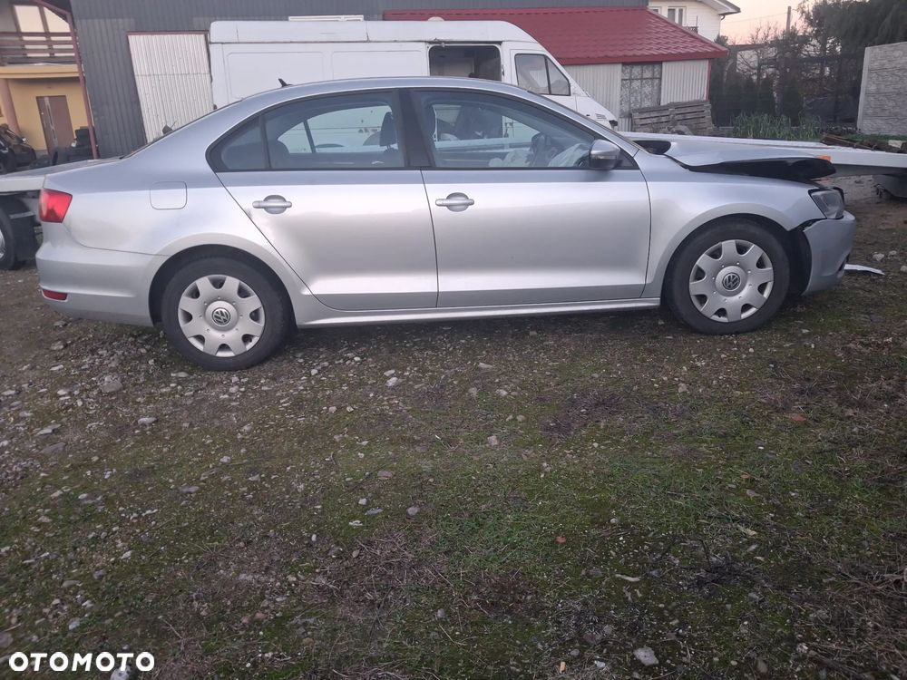 Volkswagen Jetta 1.2 TSI Comfortline - 4