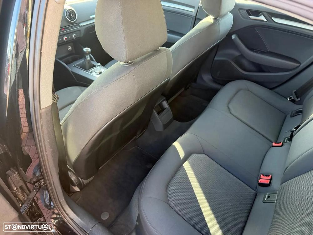 Audi A3 Limousine 30 TDI Design - 12