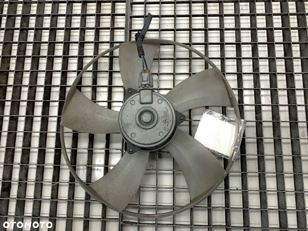WENTYLATOR CHŁODNICY  TOYOTA YARIS (_P9_) 2005 - 2014 1.33 VVT-i (NSP90_) 74 kW [100 KM] benzyna - 2