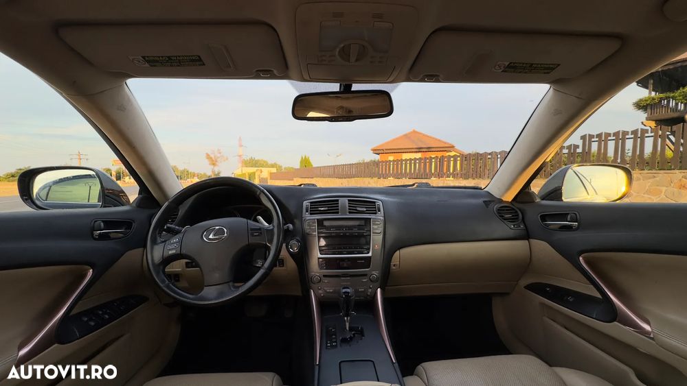 Lexus Seria IS 250 2.5 V6 Aut Luxury - 9