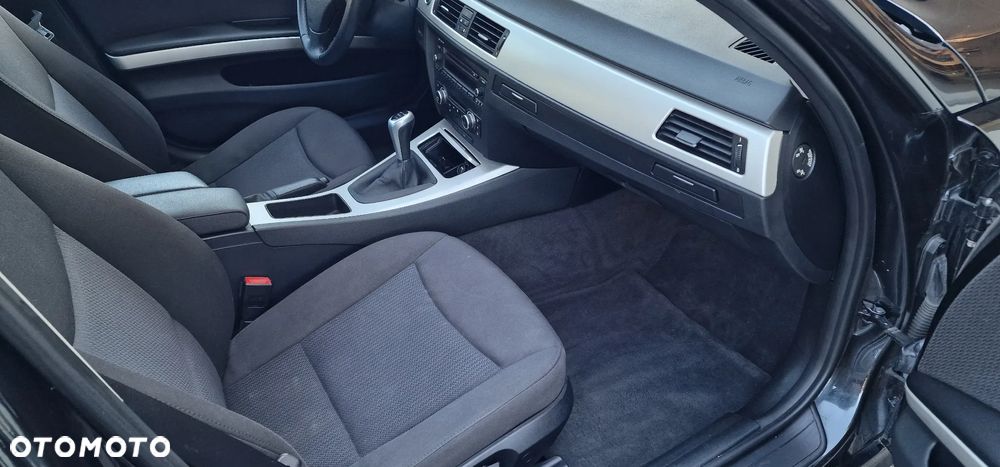 BMW Seria 3 318i - 17
