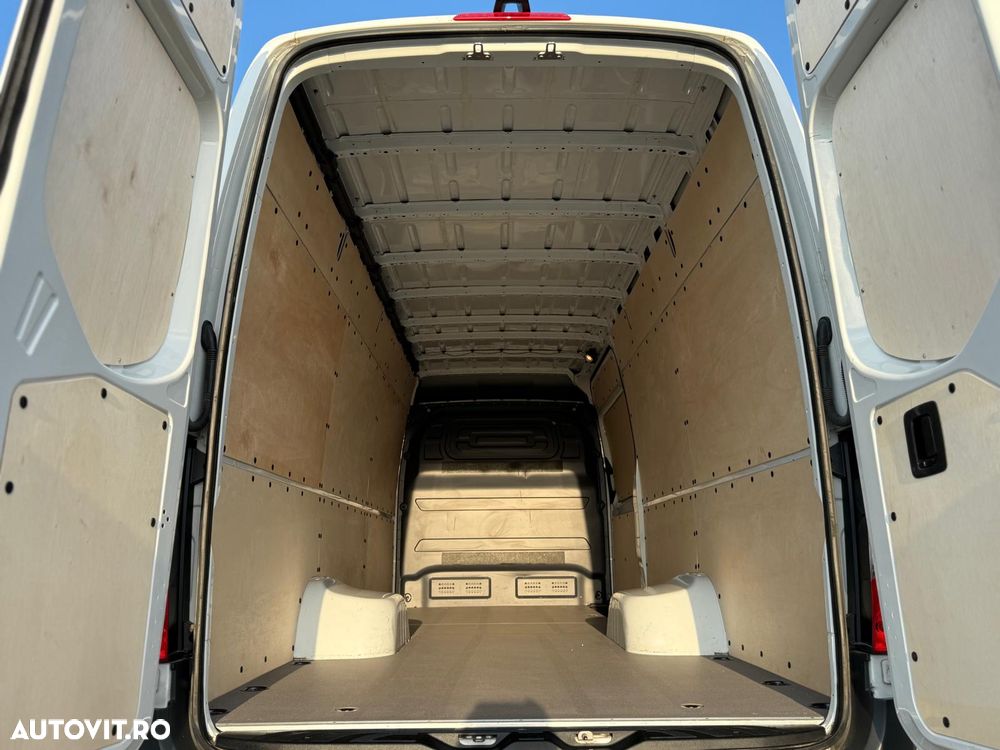 Mercedes-Benz Sprinter - 25