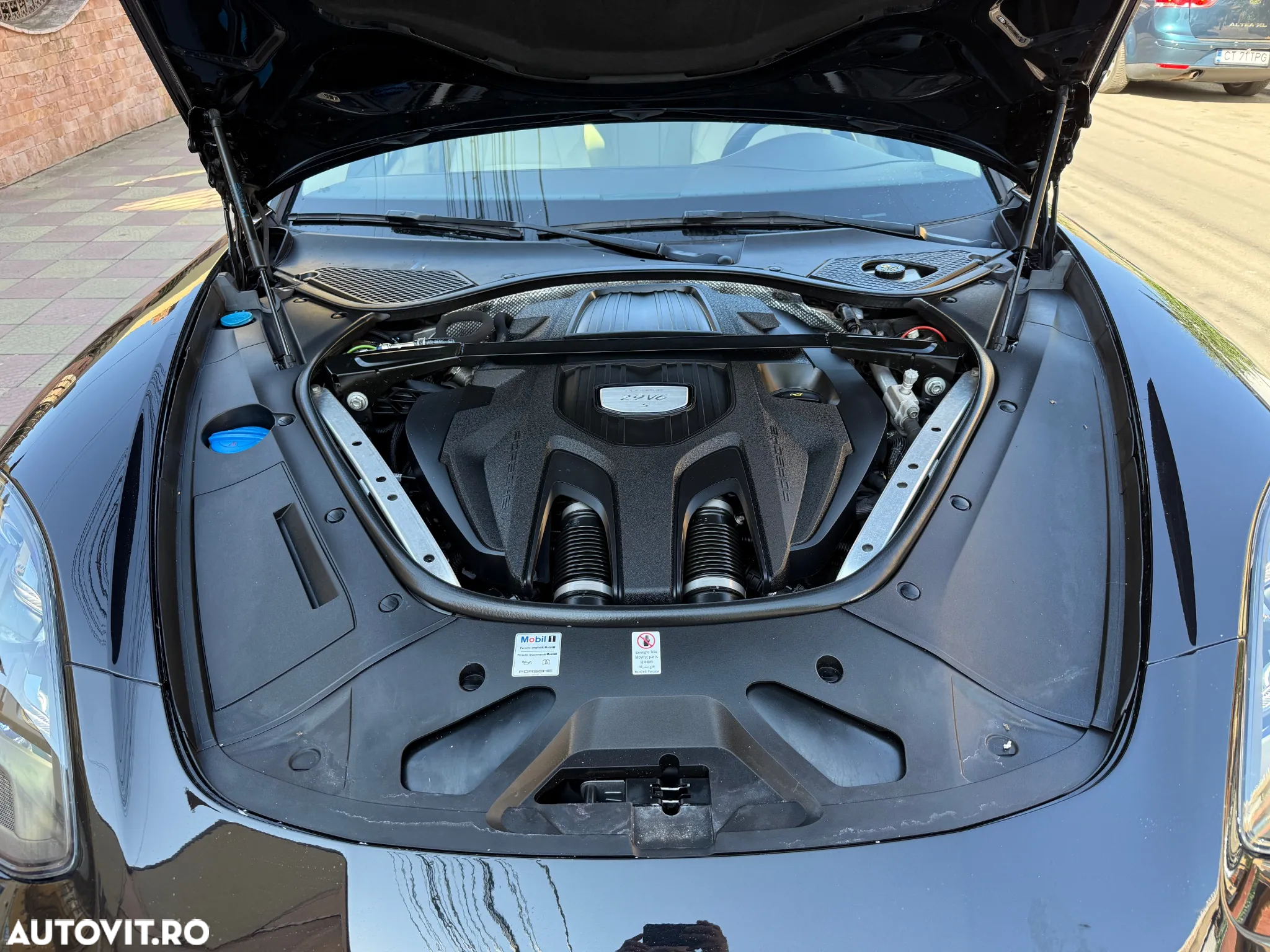 Porsche Panamera 4S - 9