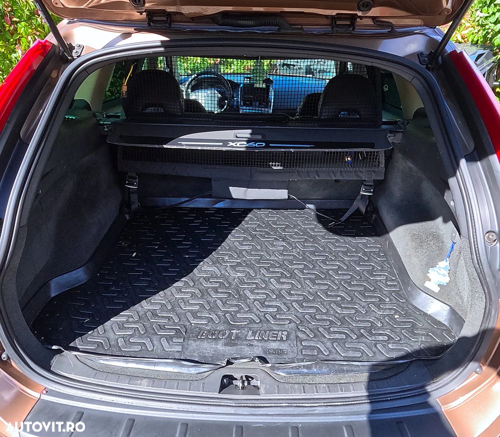 Volvo XC 60 2.4D AWD - 32