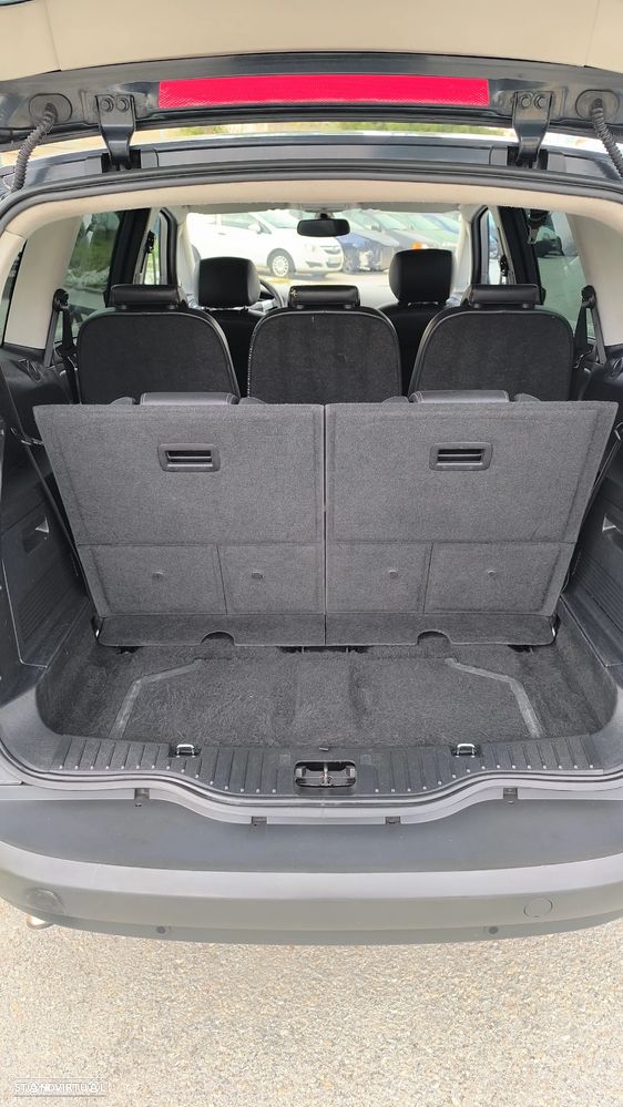 Ford S-Max 1.8 TDCi Titanium 7L - 38