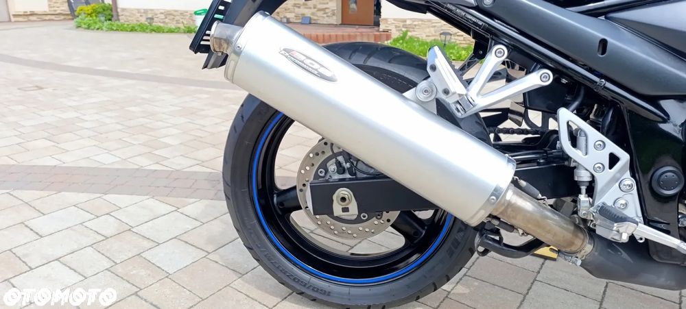 Suzuki GSX - 23