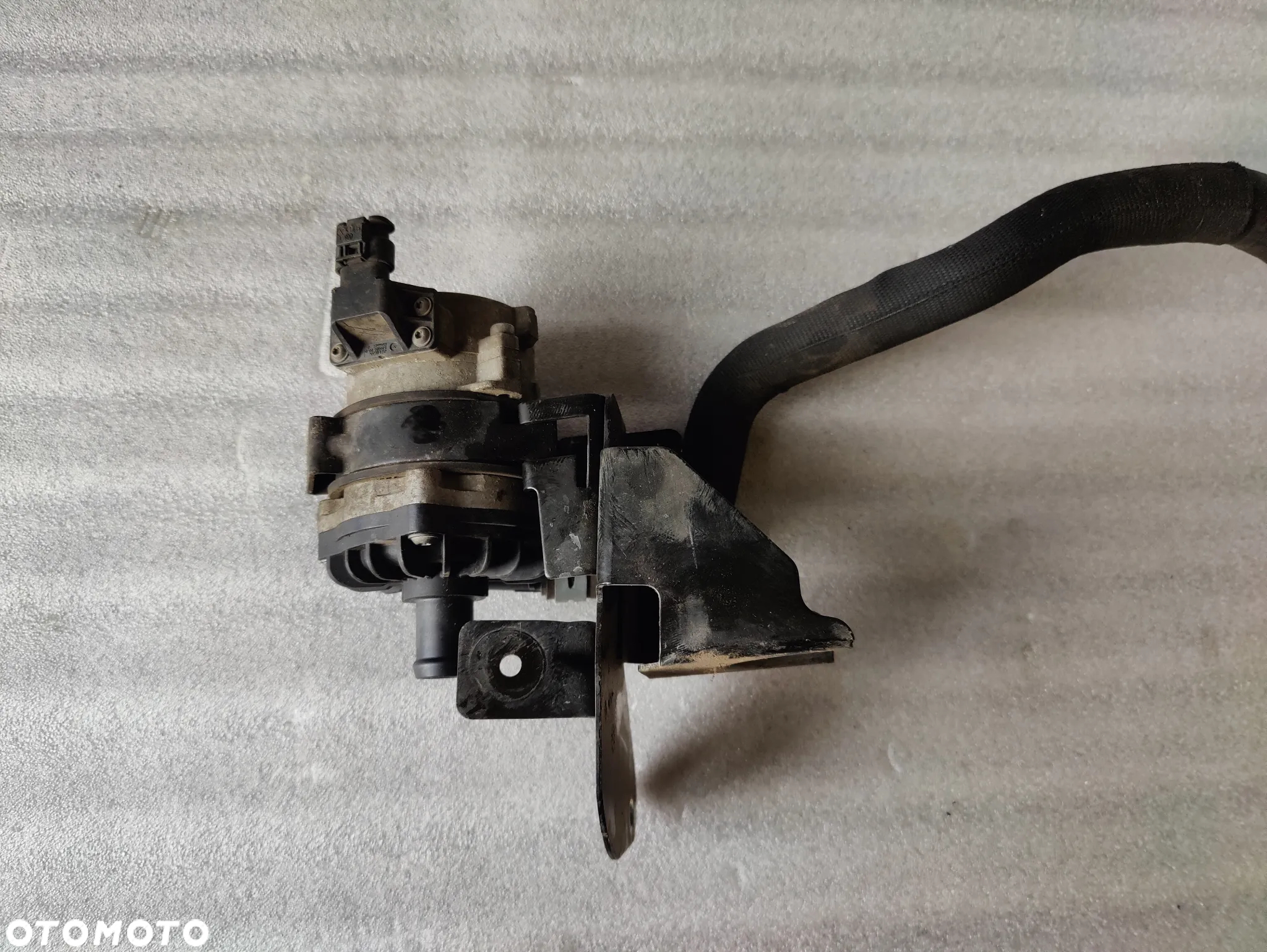 AUDI A6 C6 3.0 TFSI DODATKOWA POMPA WODY 4F0965567 - 2