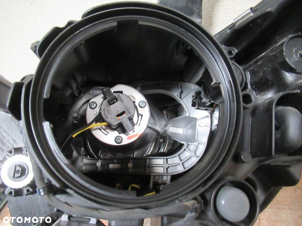 LAMPA PRZEDNIA PRZÓD PRAWA MITSUBISHI OUTLANDER III LIFT 2015- - 19