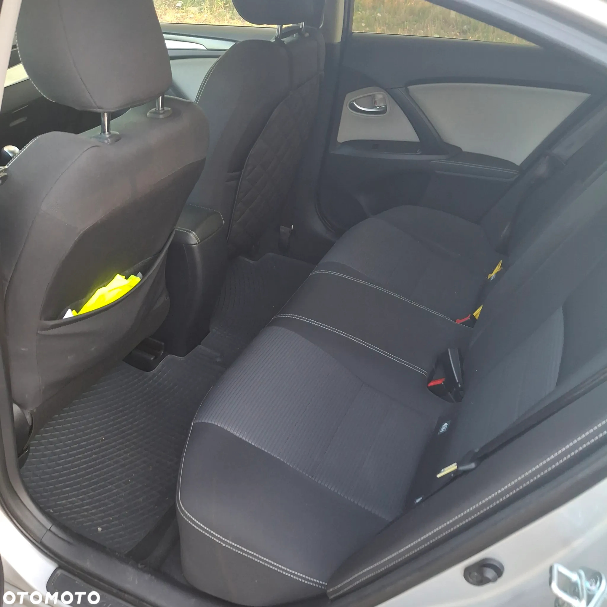 Toyota Avensis 1.8 Premium - 12