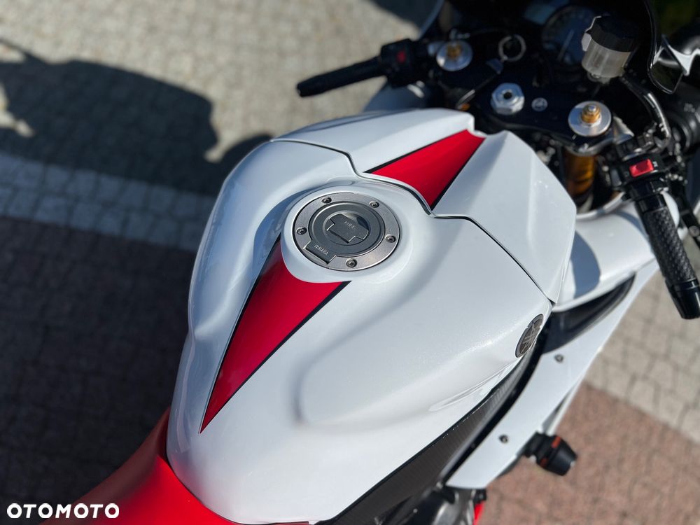 Yamaha R1 - 14