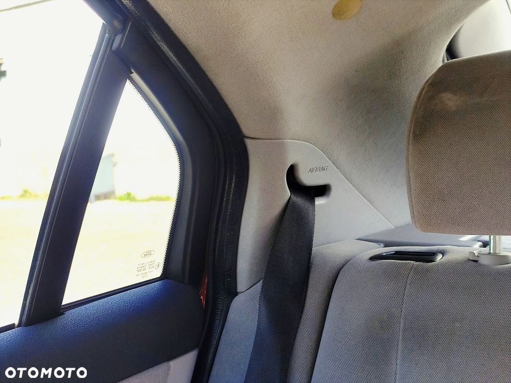 Ford Mondeo 2.0 Ghia - 19