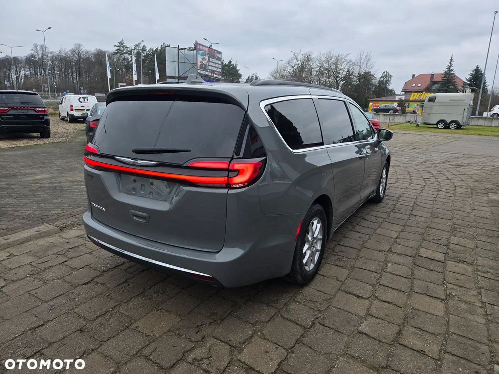 Chrysler Pacifica - 11