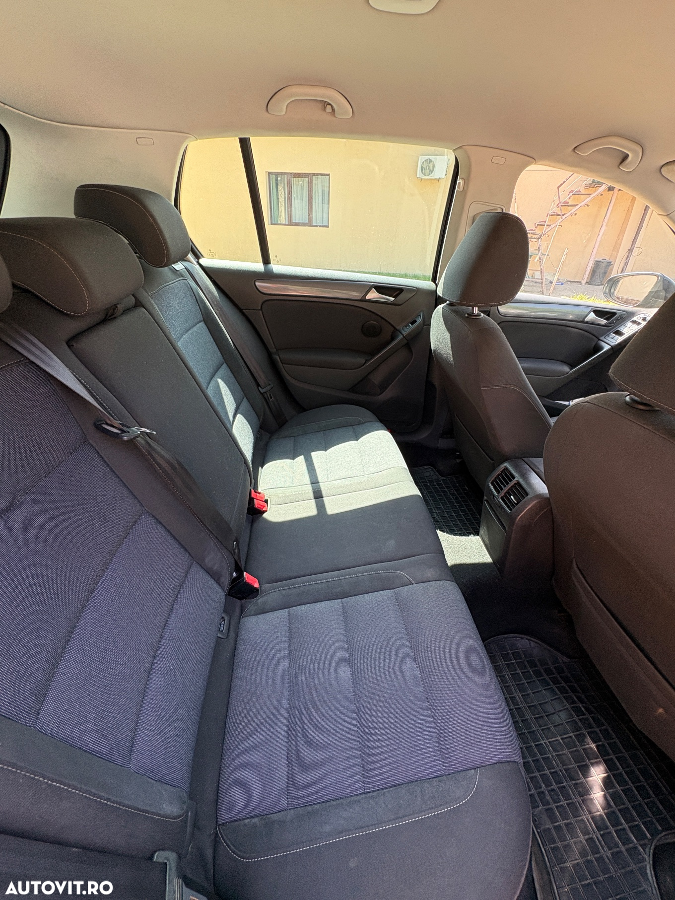 Volkswagen Golf 1.6 TDI DPF Highline - 8