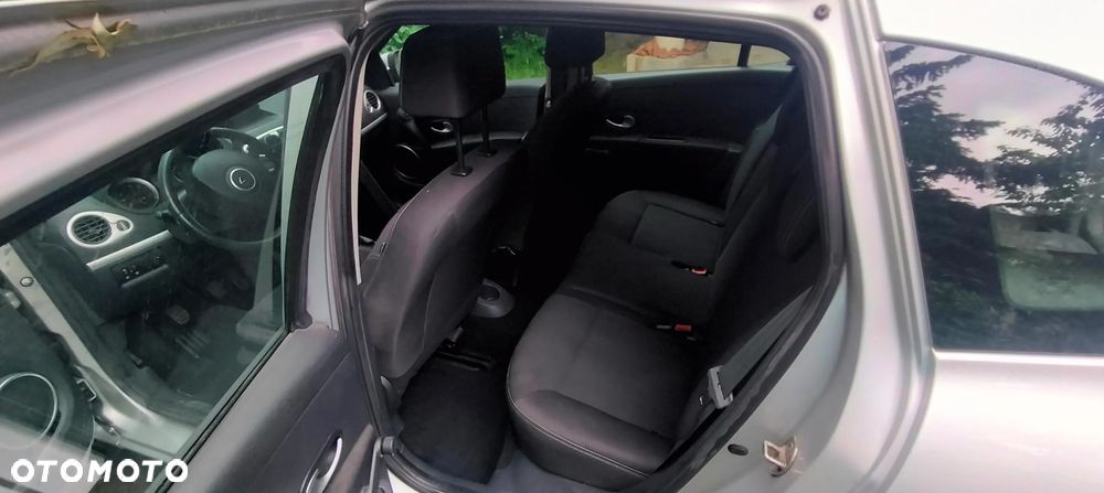 Renault Clio - 12